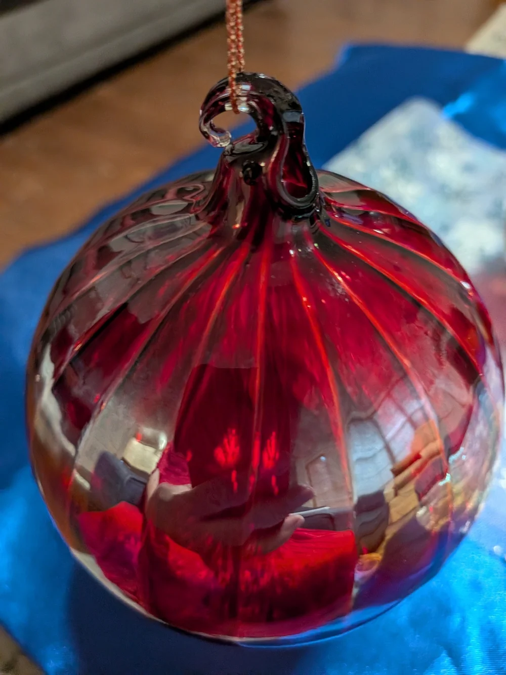 Large Red Iridescent Art Glass Round Christmas Ornaments Set Of 2 4
